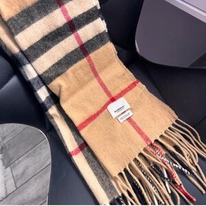 Burberry classic cashmere scarf